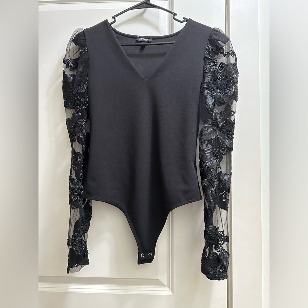 Express Lace Sleeve Bodysuit, Size Medium